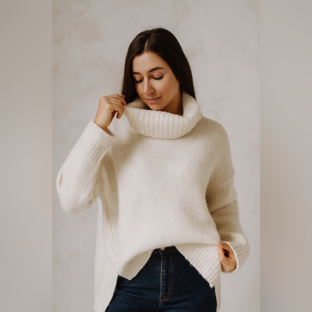 PINK MARTINI | Cream Turtleneck Knit Sweater